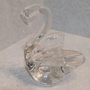 Elegant Clear Glass Swan Figurine Paperweight